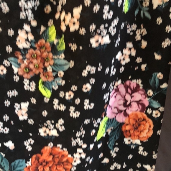 Torrid Lightweight Floral Print Tank Top Size 2X Flowy Feminine Black High Neck - Picture 6 of 16